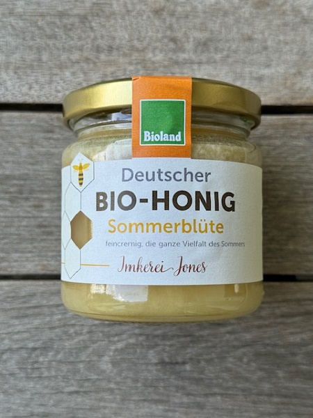 KI generiert: Hauptinhalt: Glas mit Bio-Honig "Sommerblüte" von Imkerei Jones.
