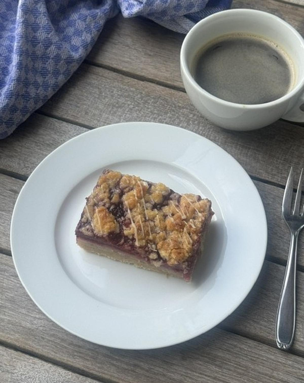 Produktfoto zu Dinkel-Beeren-Streuselkuchen