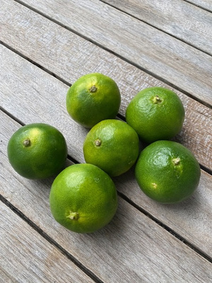 Das Bild zeigt eine Dinkel-Nussecke